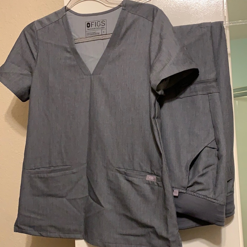 FIGS Joggers scrubs set